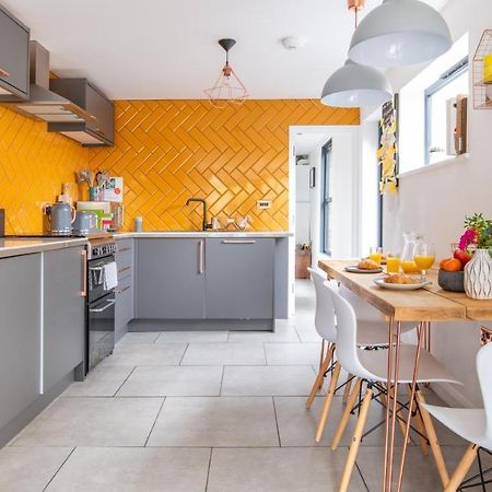 The Space At 8, Garden Flat Close To Town & Beach Уитстабл Экстерьер фото