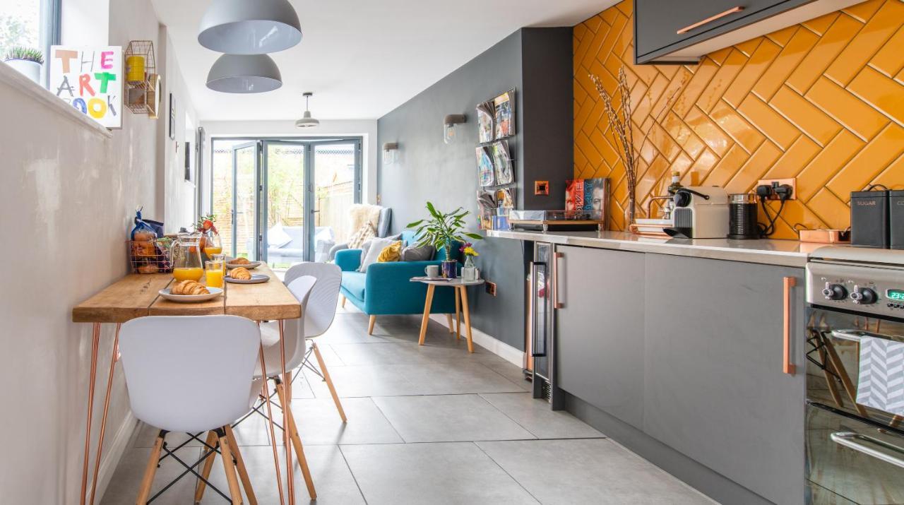 The Space At 8, Garden Flat Close To Town & Beach Уитстабл Экстерьер фото