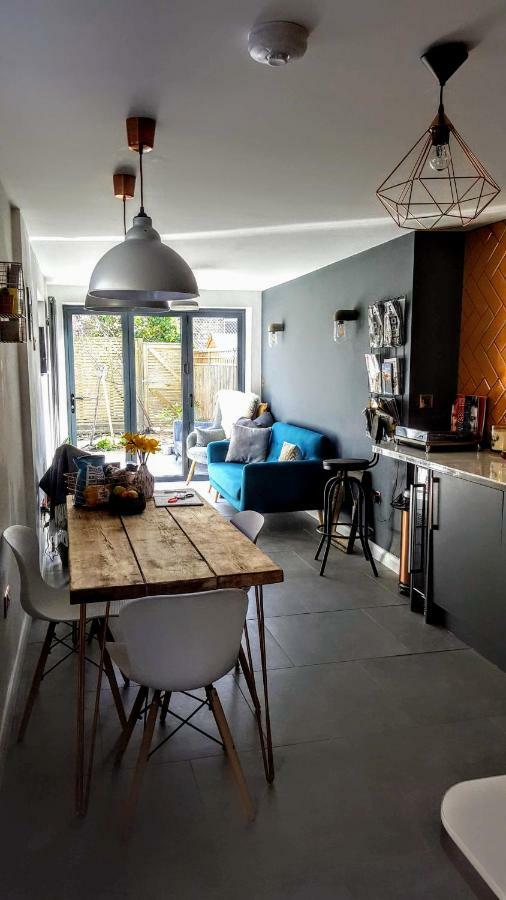The Space At 8, Garden Flat Close To Town & Beach Уитстабл Экстерьер фото